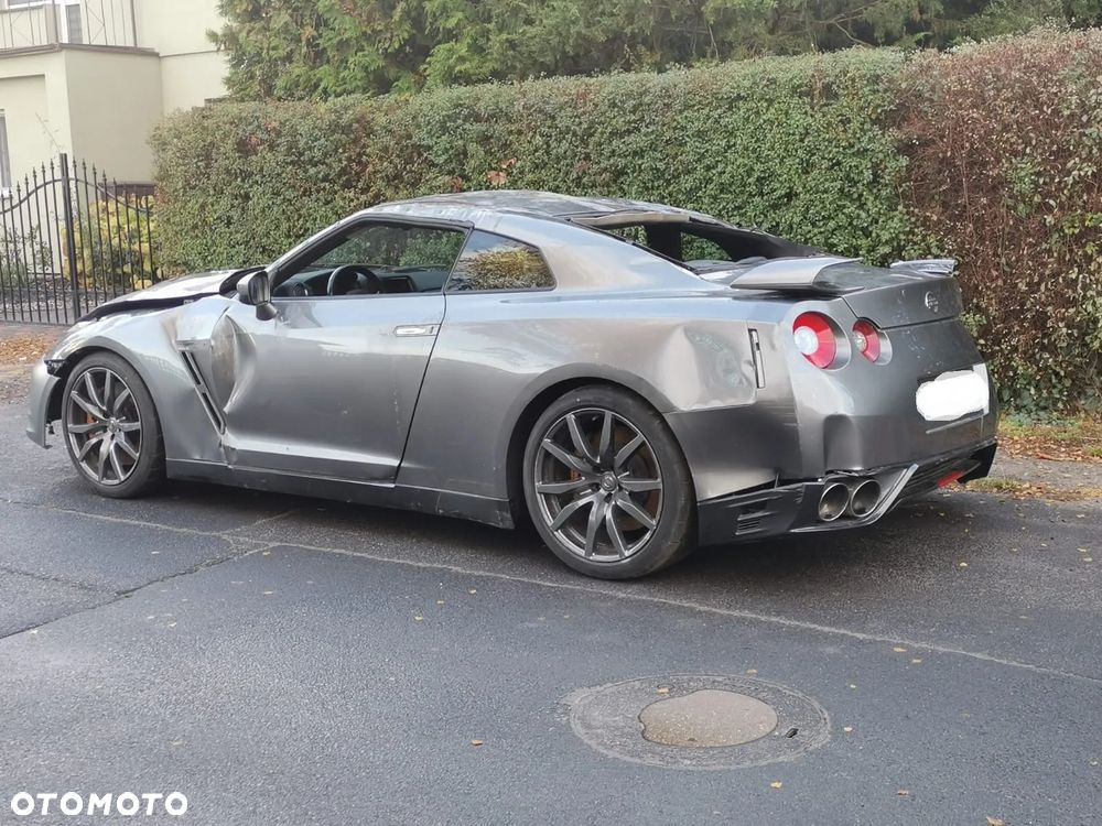 Nissan GT-R Premium Edition - 11