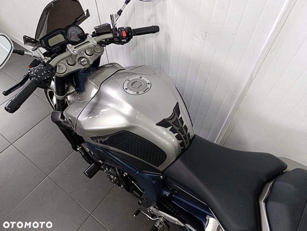 Yamaha FZ - 11