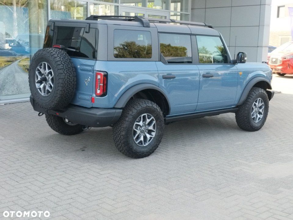 Ford Bronco - 5