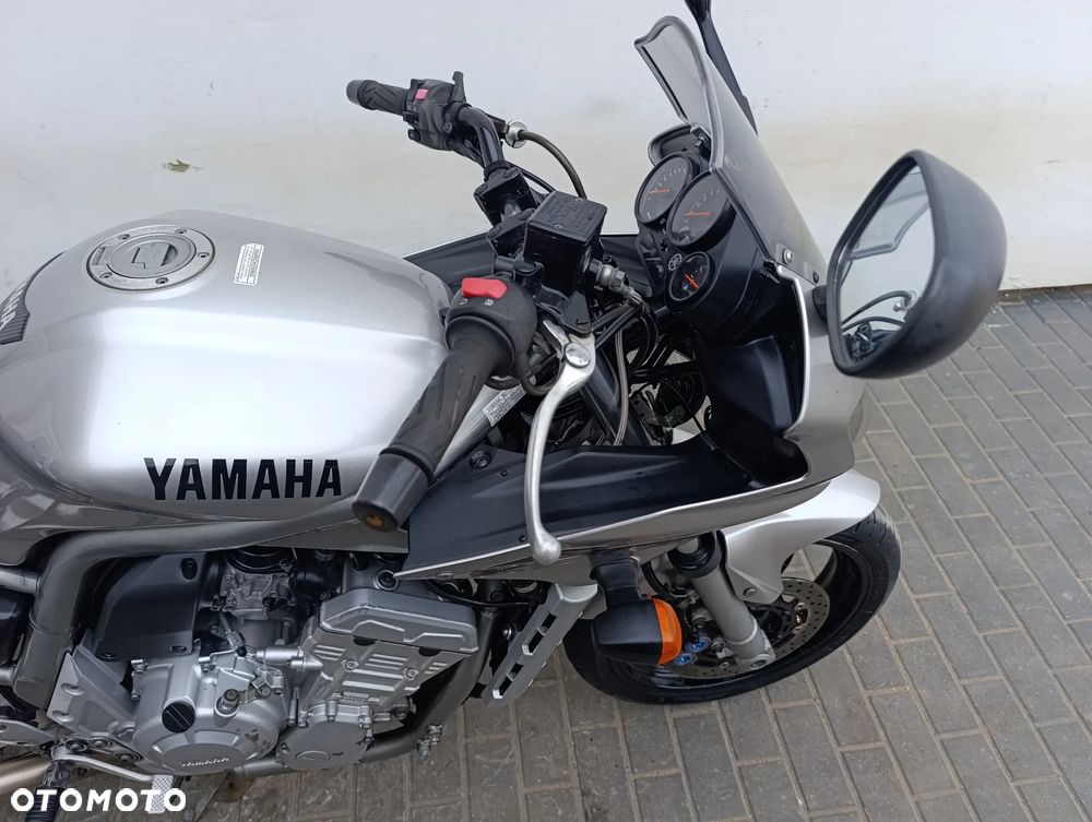 Yamaha FZS - 27