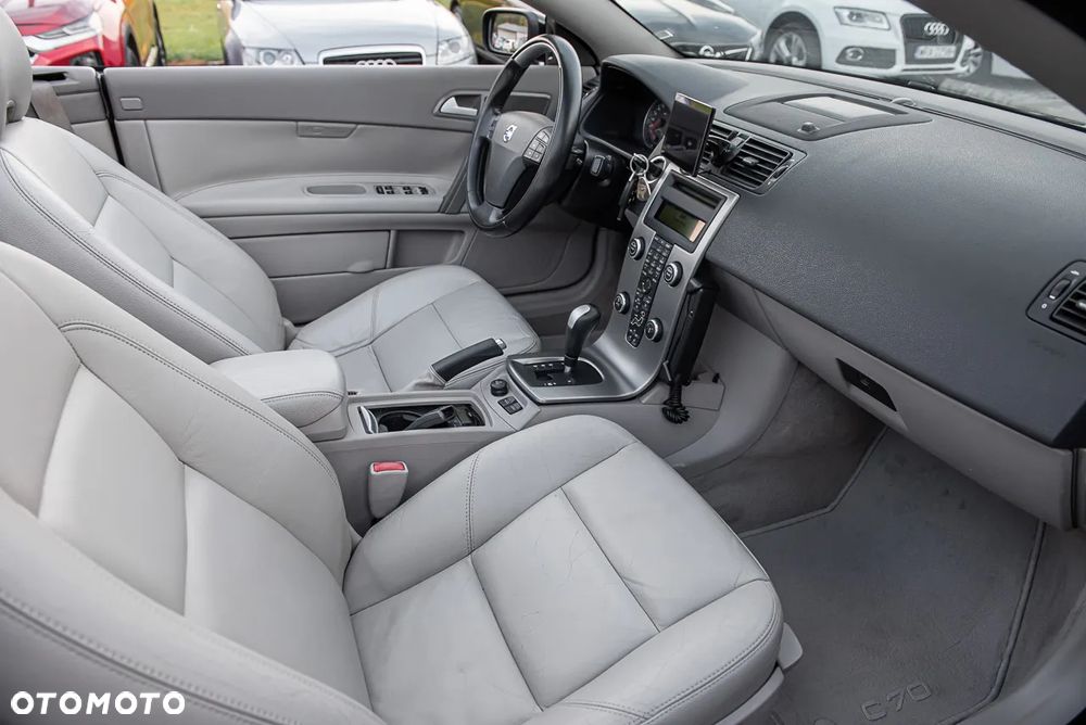 Volvo C70 T5 Momentum - 24