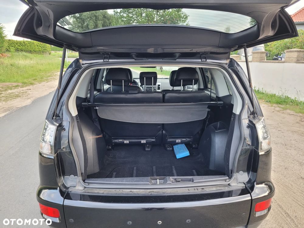 Mitsubishi Outlander 2.0 Invite 2WD - 17