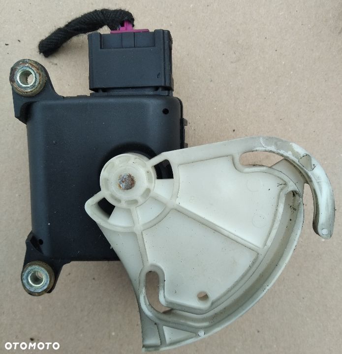 Audi A4 B5 lift silniczek sterowania nawiewu klimatyzacji sterownik 8D1820511E - 3