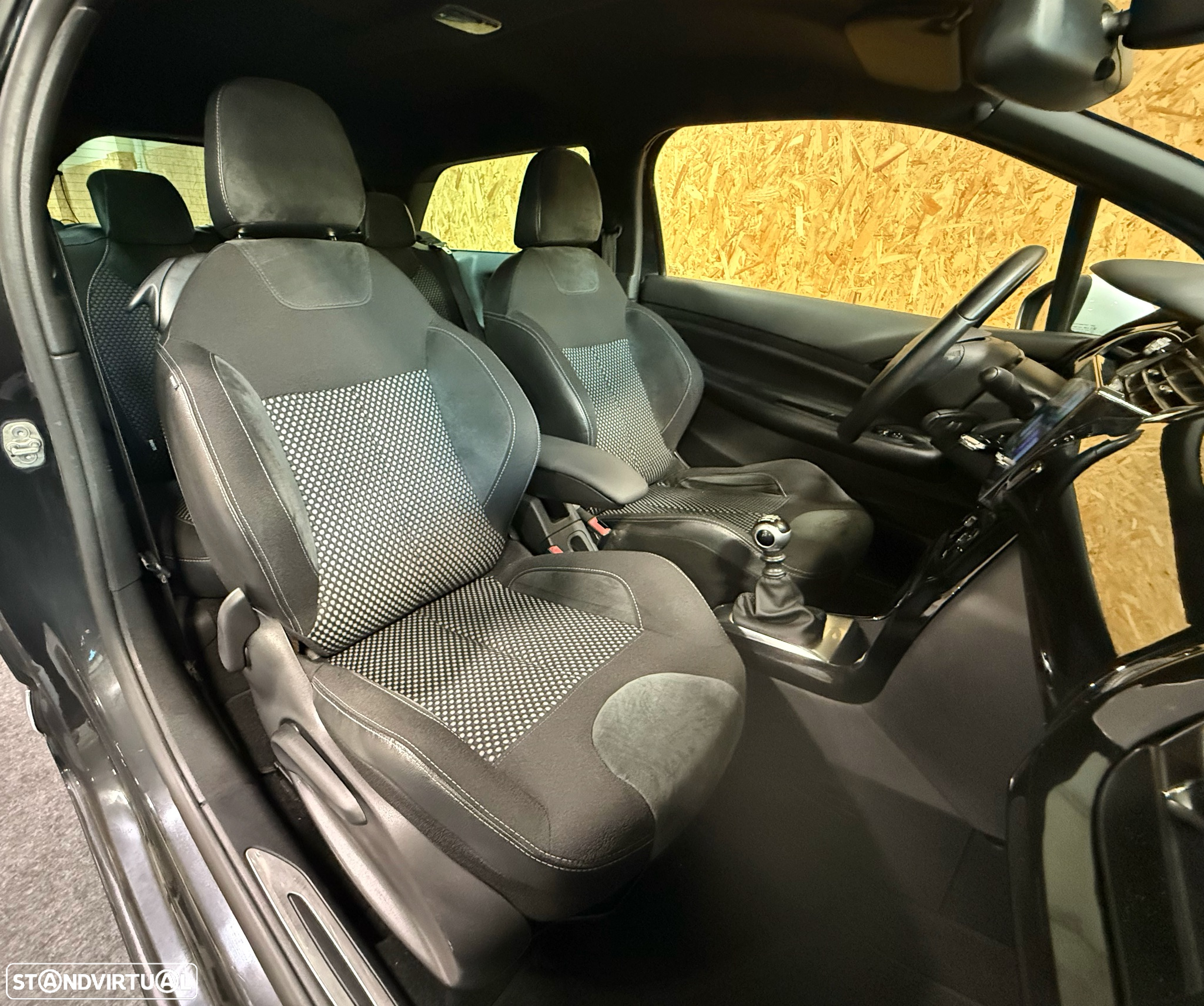 Citroën DS3 1.6 HDi Airdream Sport Chic - 22