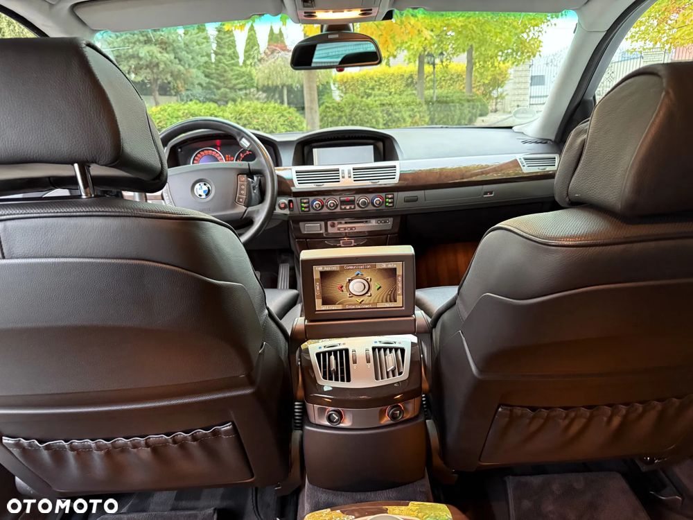 BMW Seria 7 750i L - 26