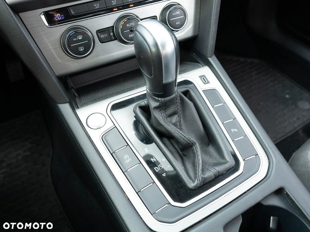 Volkswagen Passat 1.5 TSI EVO Business DSG - 33