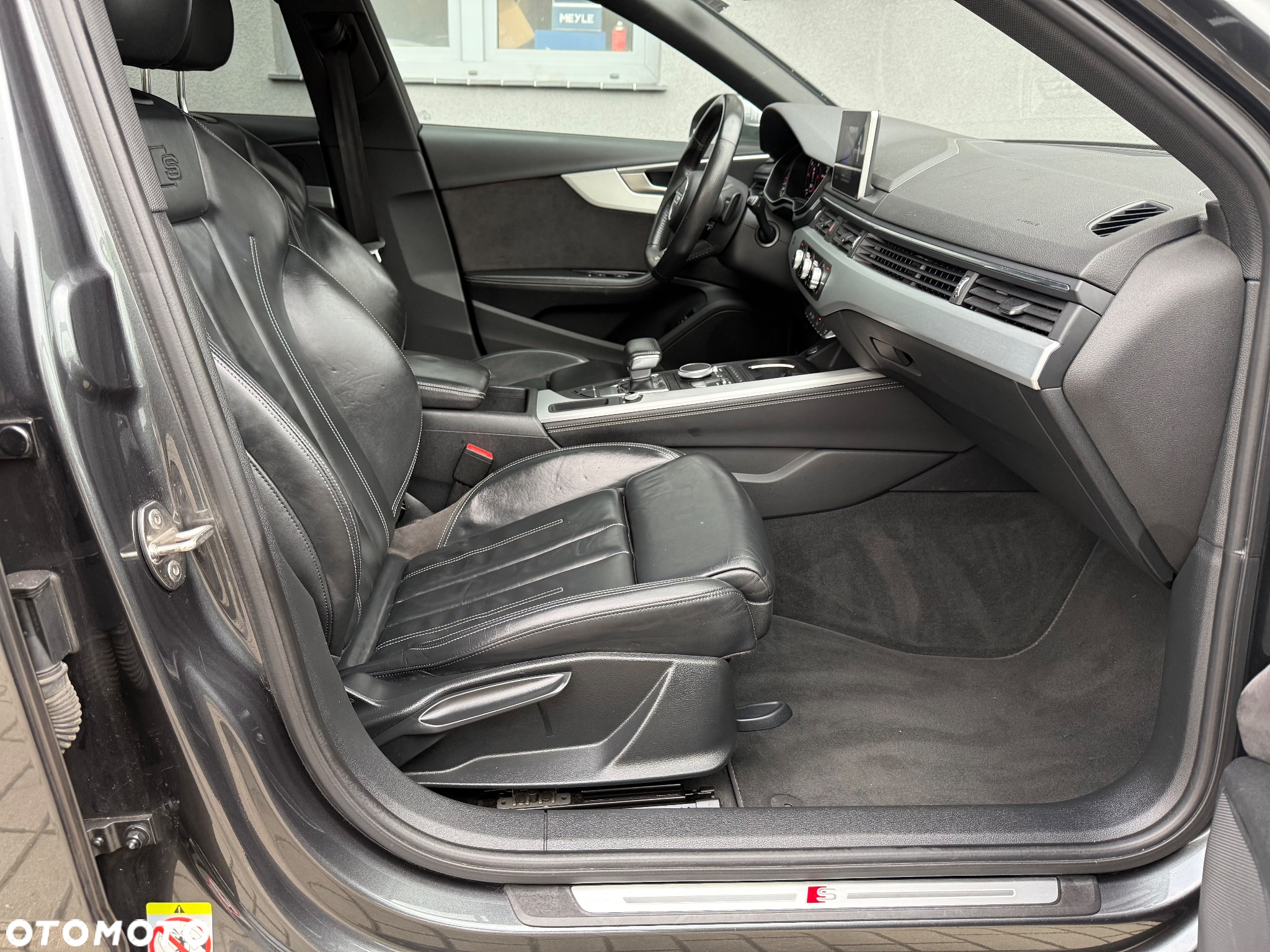 Audi A4 2.0 TDI Design S tronic - 13