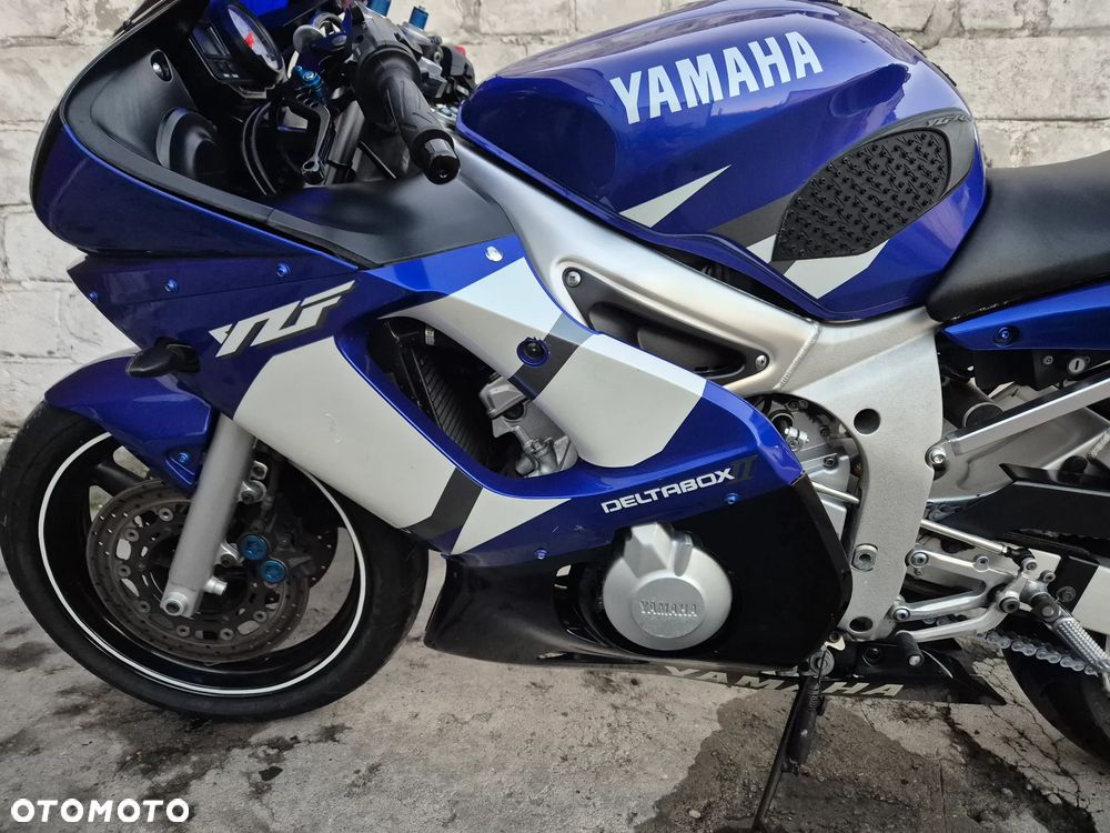 Yamaha R6 - 6