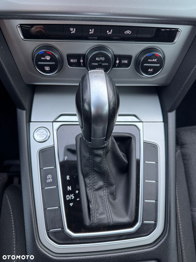 Volkswagen Passat Variant 2.0 TDI DSG (BlueMotion Technology) Comfortline - 20