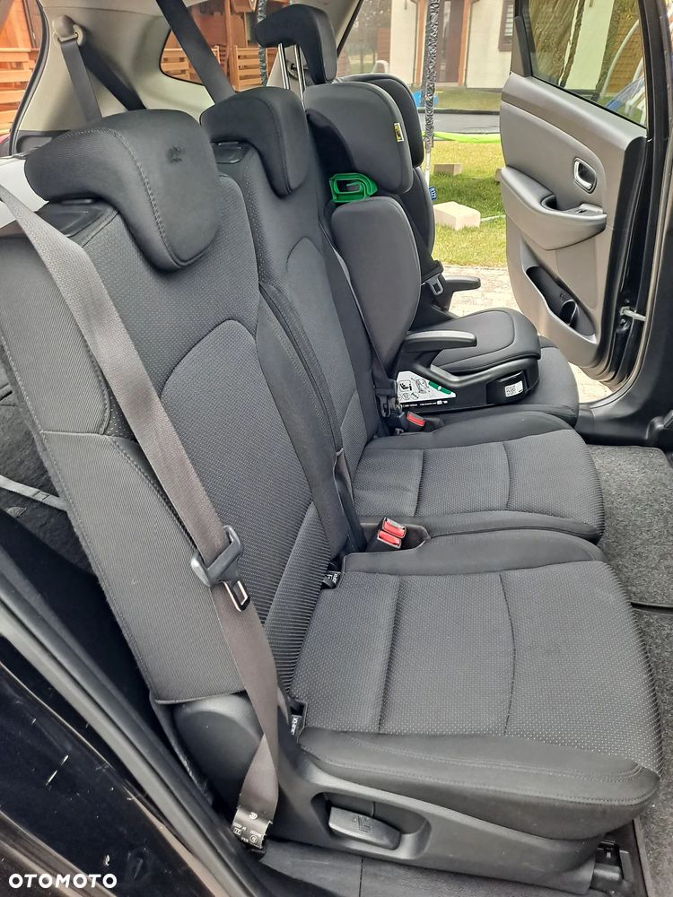 Kia Carens 1.7 CRDi M 7os - 14