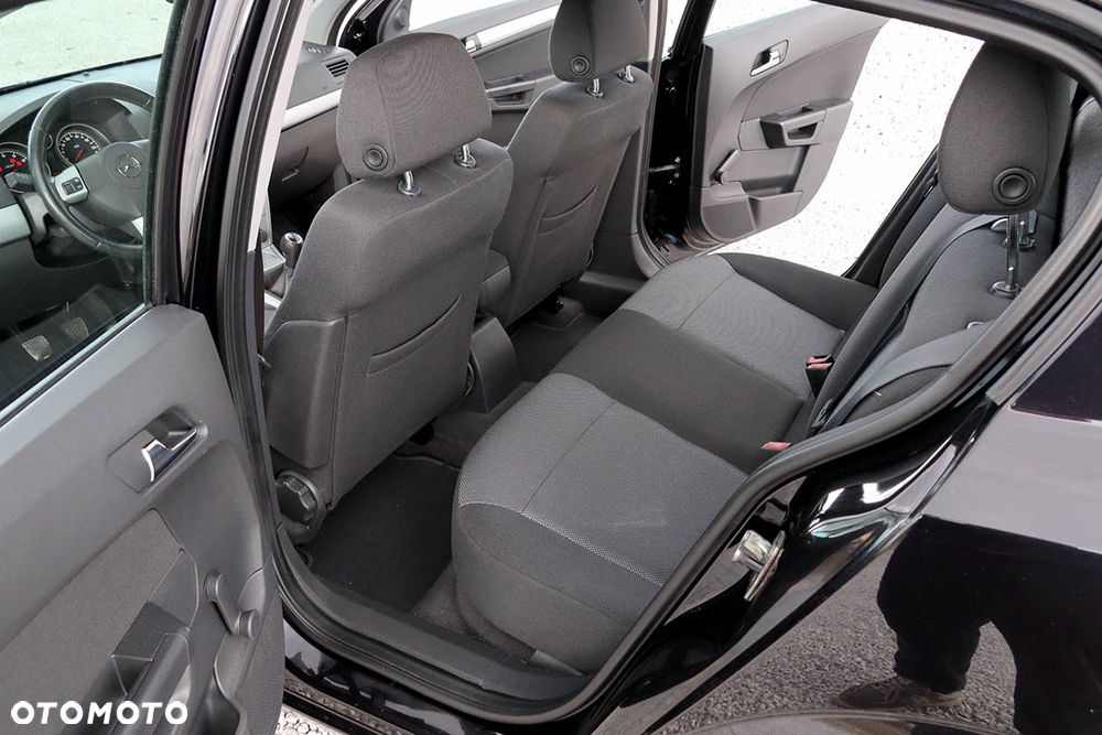 Opel Astra 1.6 ECOFLEX Start/Stop Innovation - 26