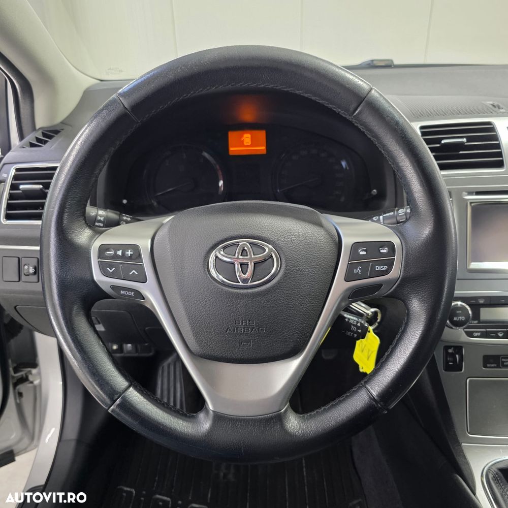 Toyota Avensis 2.0 D-4D - 26