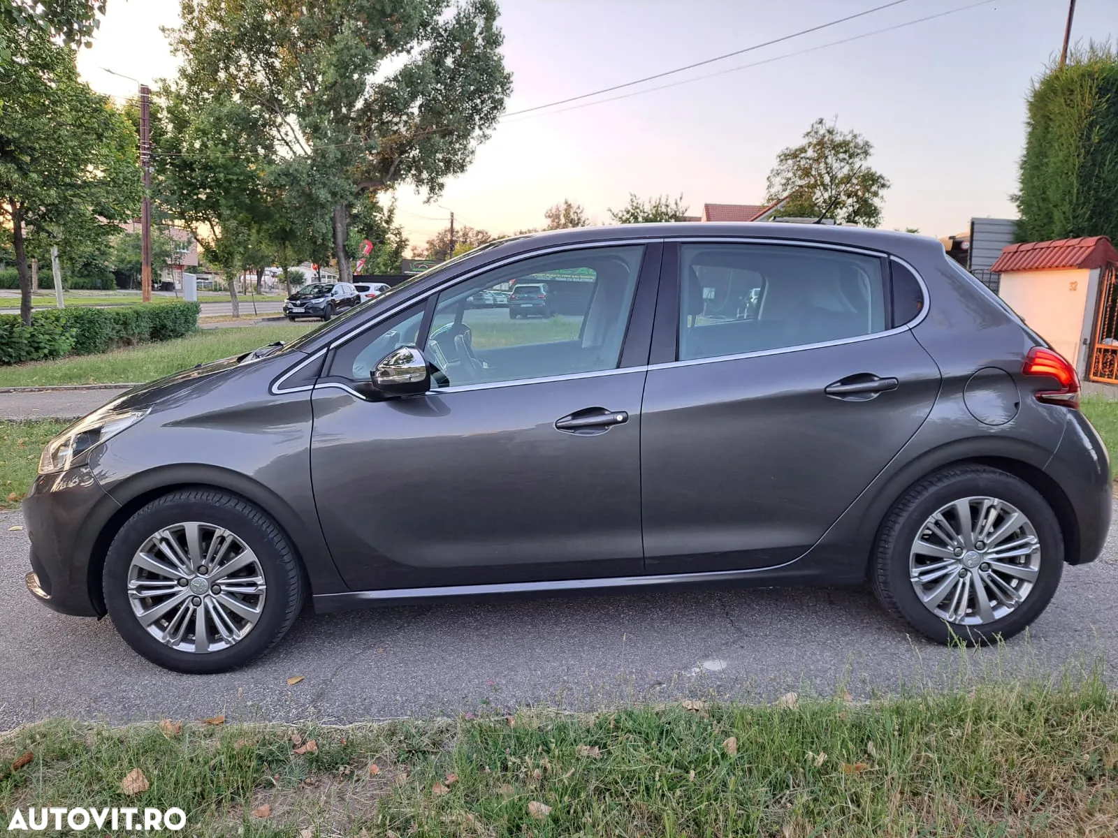 Peugeot 208 1.2 L PureTech Turbo Allure - 3
