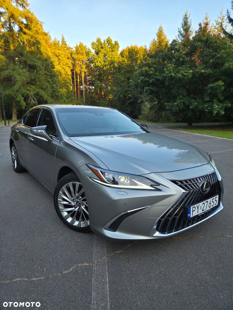 Lexus ES
