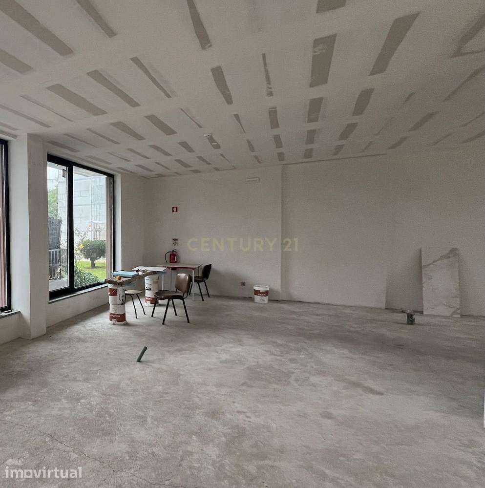 Excelente loja com 93m2, situada em Urbanização de Luxo em Tercena - O - Grande imagem: 4/6