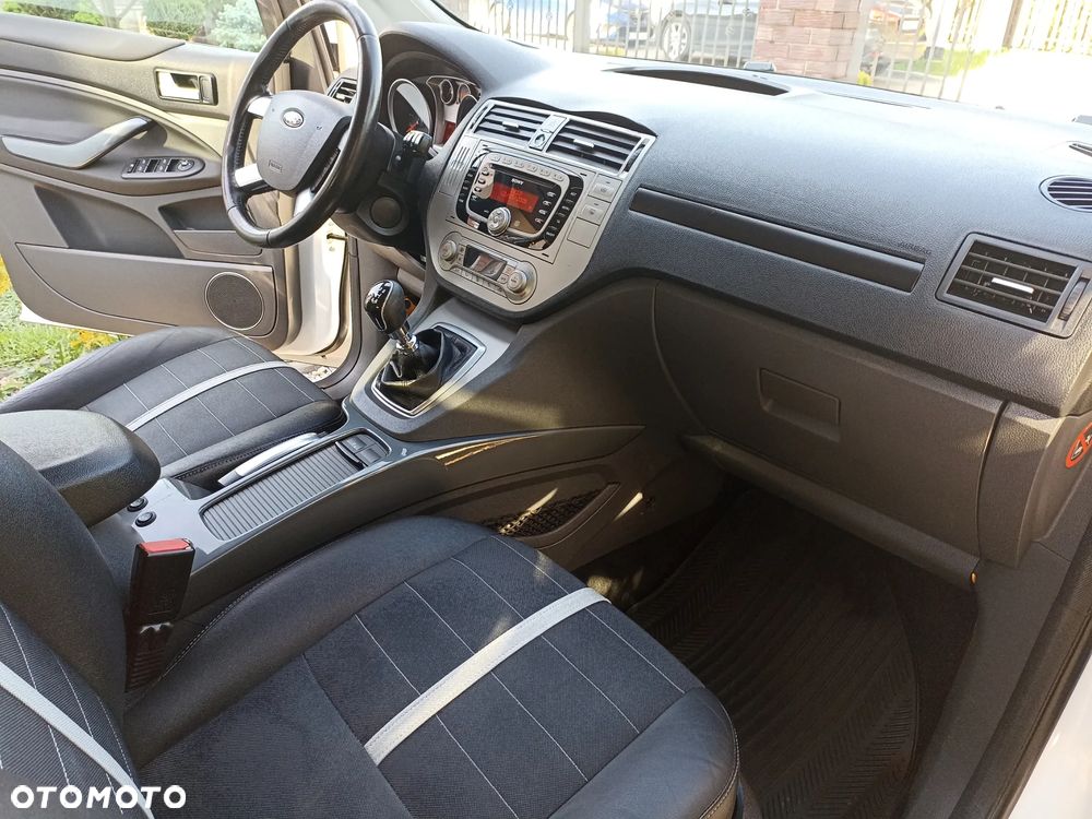 Ford Kuga 2.0 TDCi 4x4 Titanium - 34