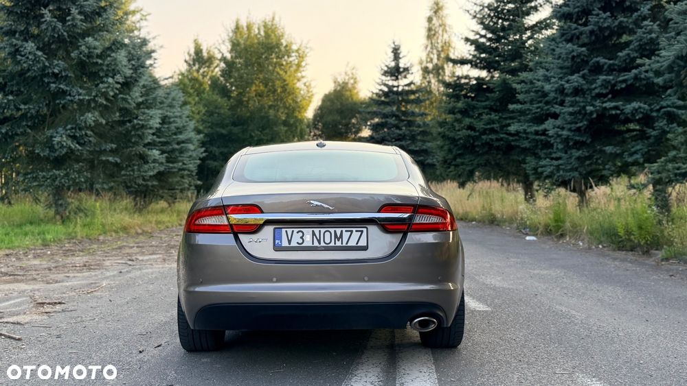 Jaguar XF 2.2 D - 4