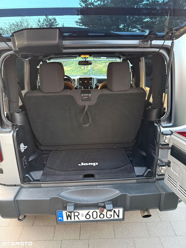 Jeep Wrangler - 8