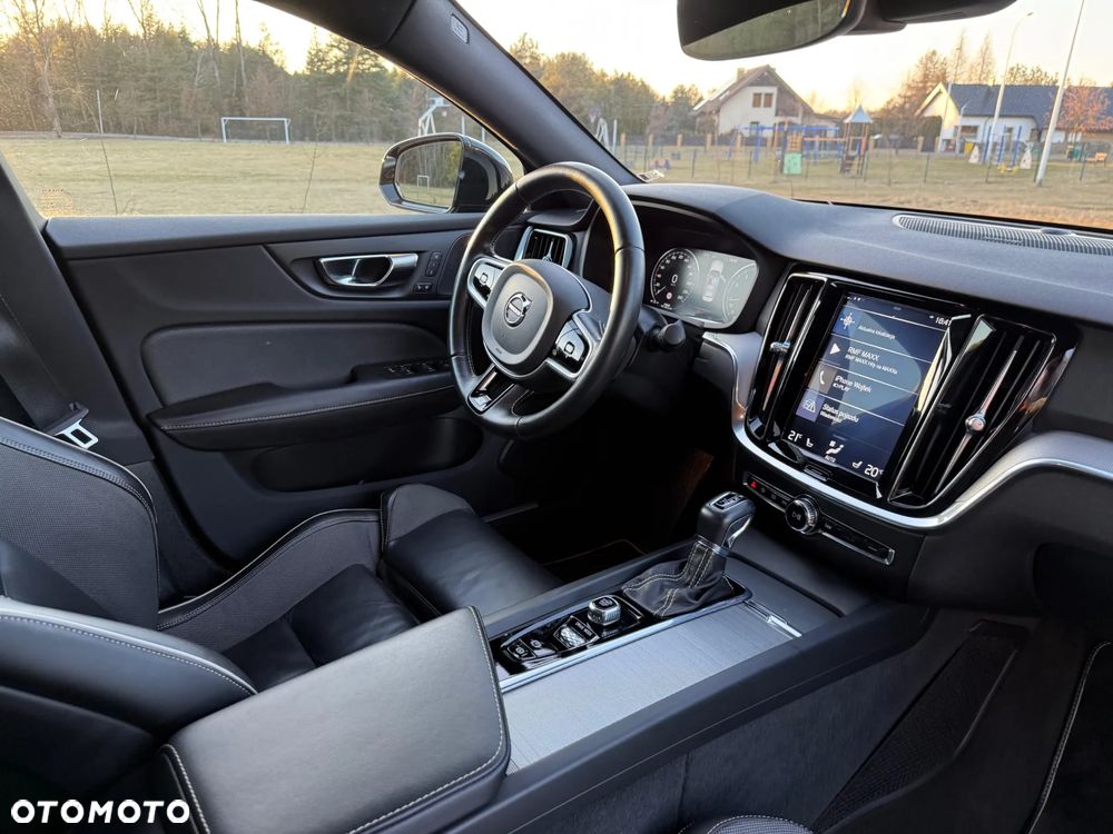 Volvo S60 T4 R-Design - 11