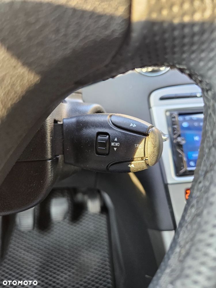 Peugeot 308 1.6 HDi Premium - 17
