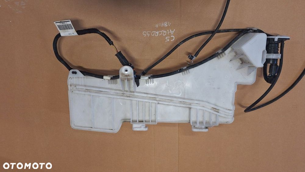 ZBIORNICZEK SPRYSKIWACZY CITROEN C5 AIRCROSS PEUGEOT 3008 II - 2