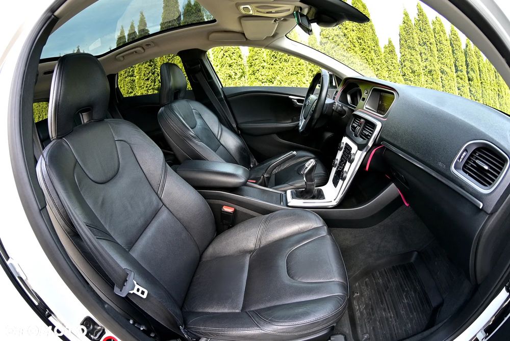 Volvo V40 D4 Summum - 19