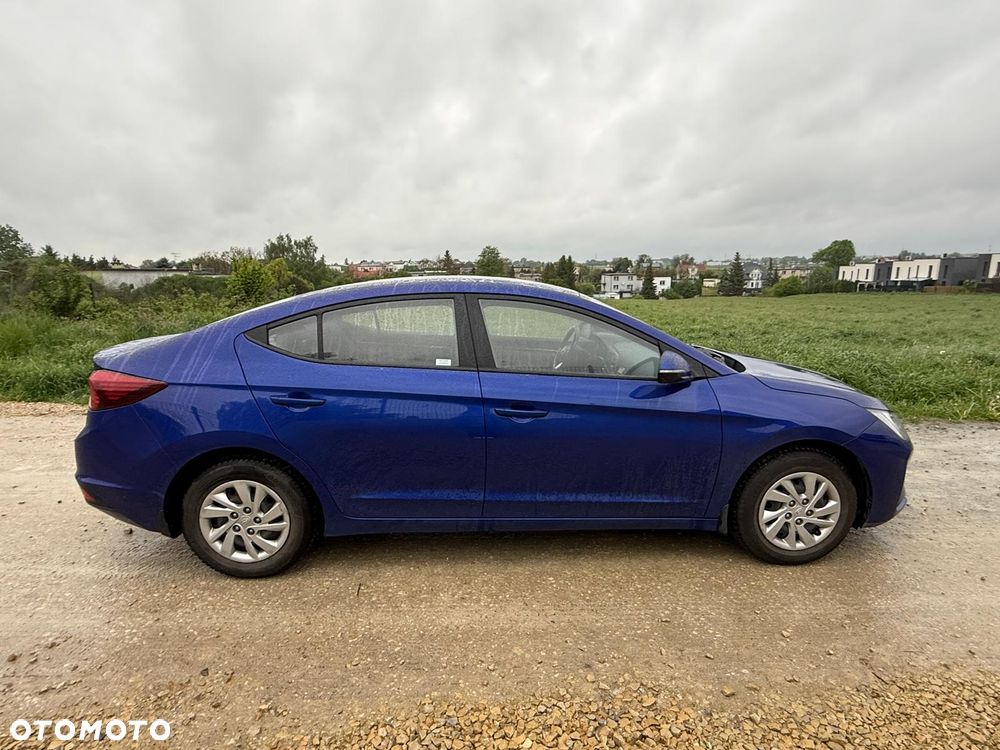Hyundai Elantra 1.6 Comfort - 13