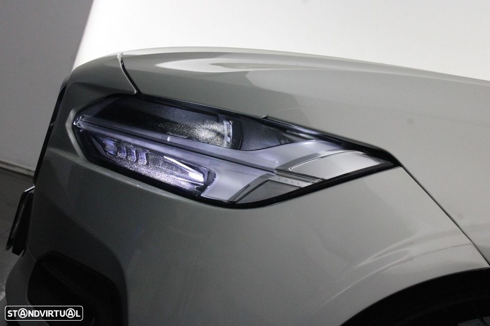 Volvo V90 2.0 B4 Momentum Plus Geartronic - 42