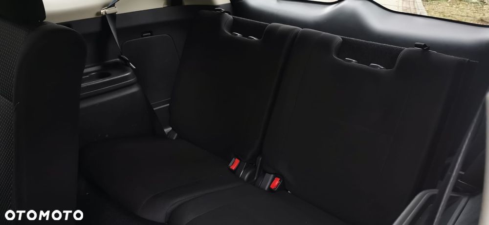 Mitsubishi Outlander - 12