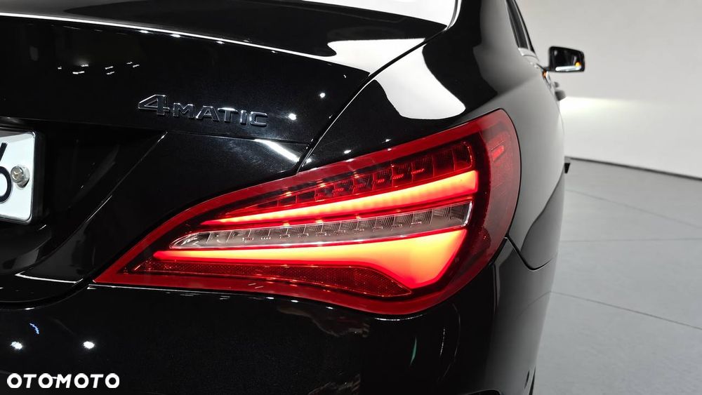 Mercedes-Benz CLA 250 4Matic 7G-DCT AMG Line - 13
