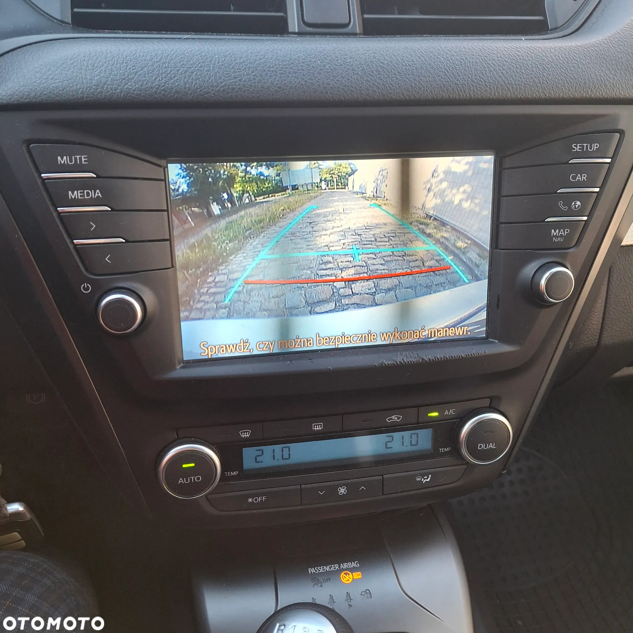 Toyota Avensis 1.8 Premium - 23