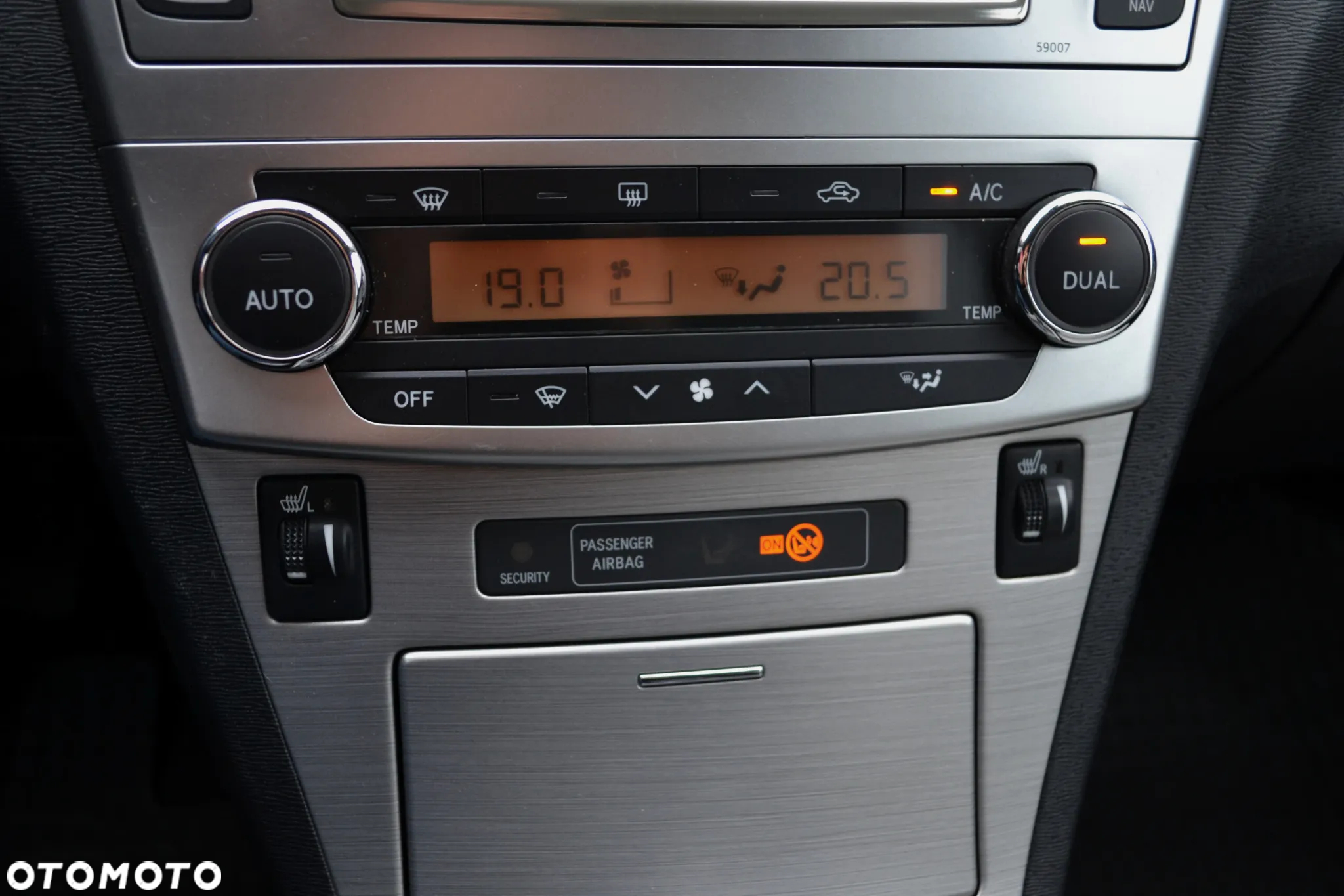Toyota Avensis 2.0 Prestige NAVI MS - 16