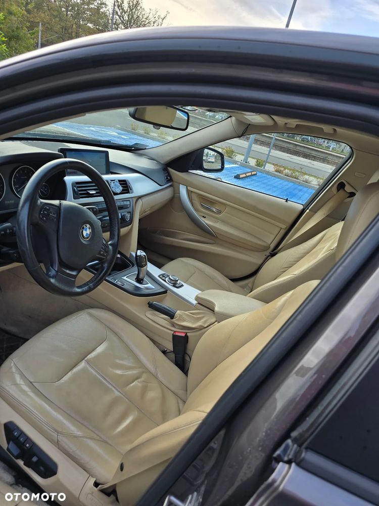 BMW Seria 3 328i xDrive - 9