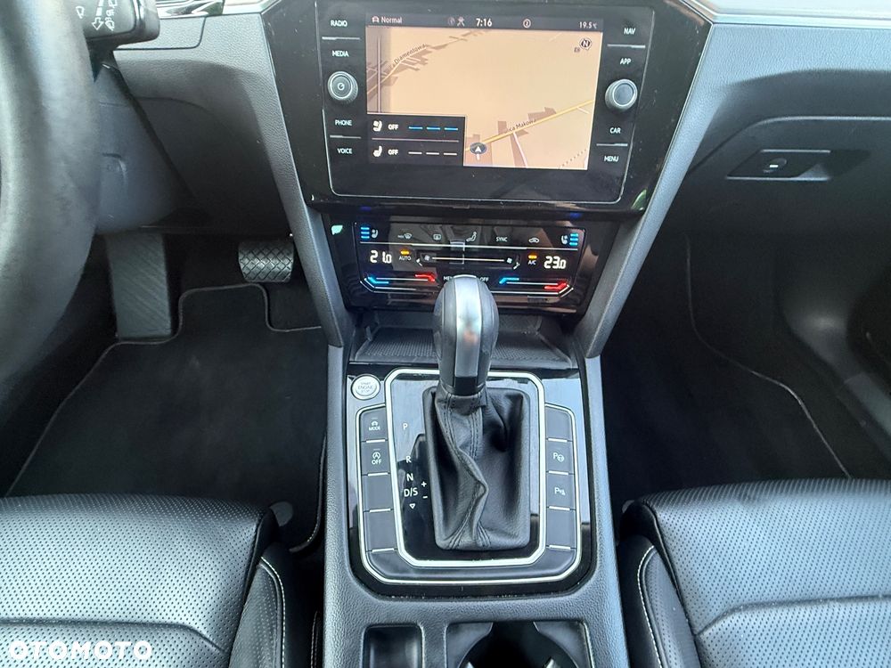 Volkswagen Passat 2.0 TSI Elegance DSG - 28