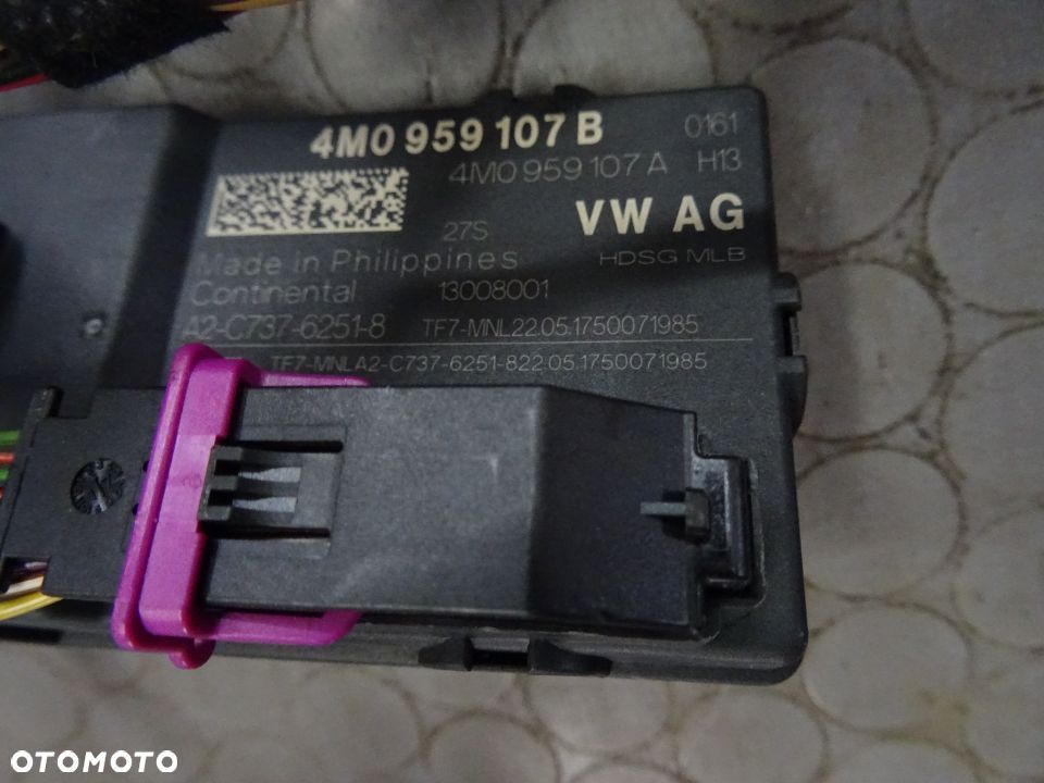 8W9827852A 4M0959107B zestaw klapy elektrycznej Audi A4 B9 kombi czesci - 3