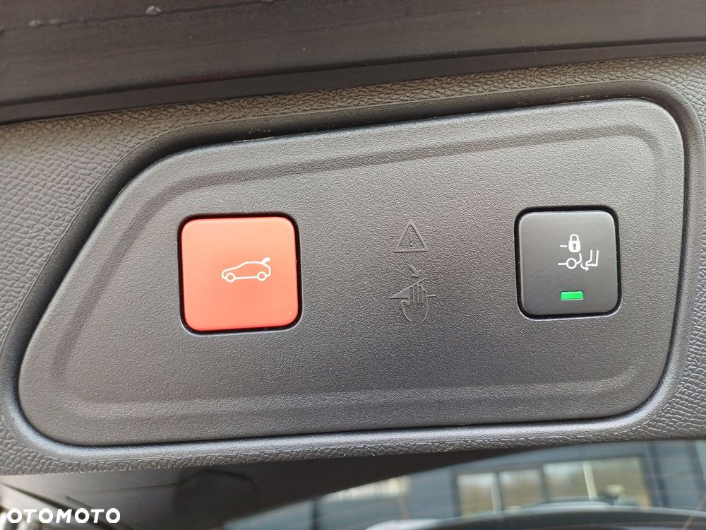 Peugeot 3008 1.6 PureTech HYbrid GT Line S&S EAT8 - 33