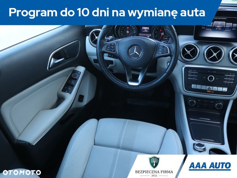 Mercedes-Benz GLA - 9