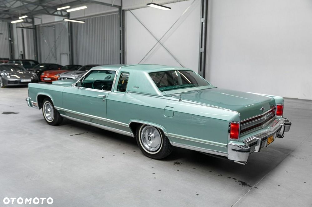 Lincoln Continental - 11