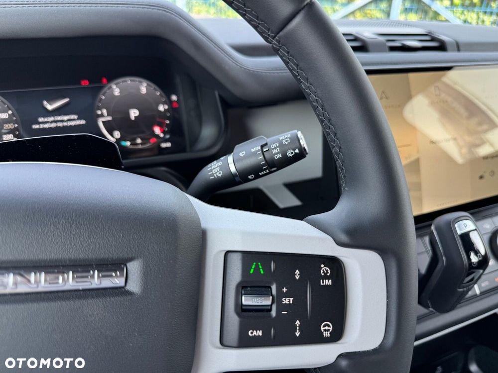 Land Rover Defender - 12