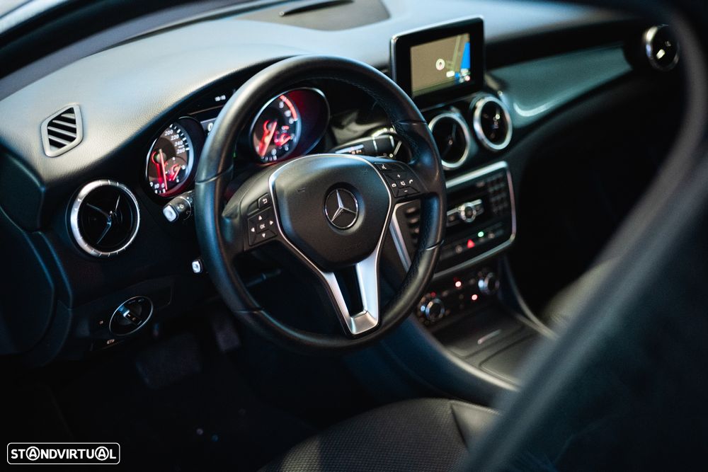 Mercedes-Benz CLA 220 CDI 7G-DCT Urban - 16