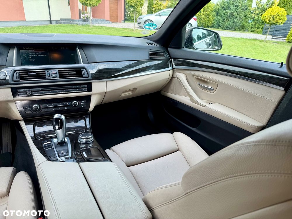 BMW Seria 5 520d M Sport - 28