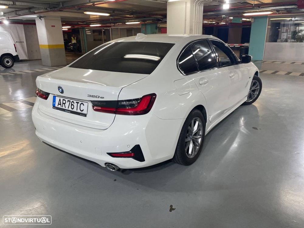 BMW 320 e Pack Essence Auto - 4