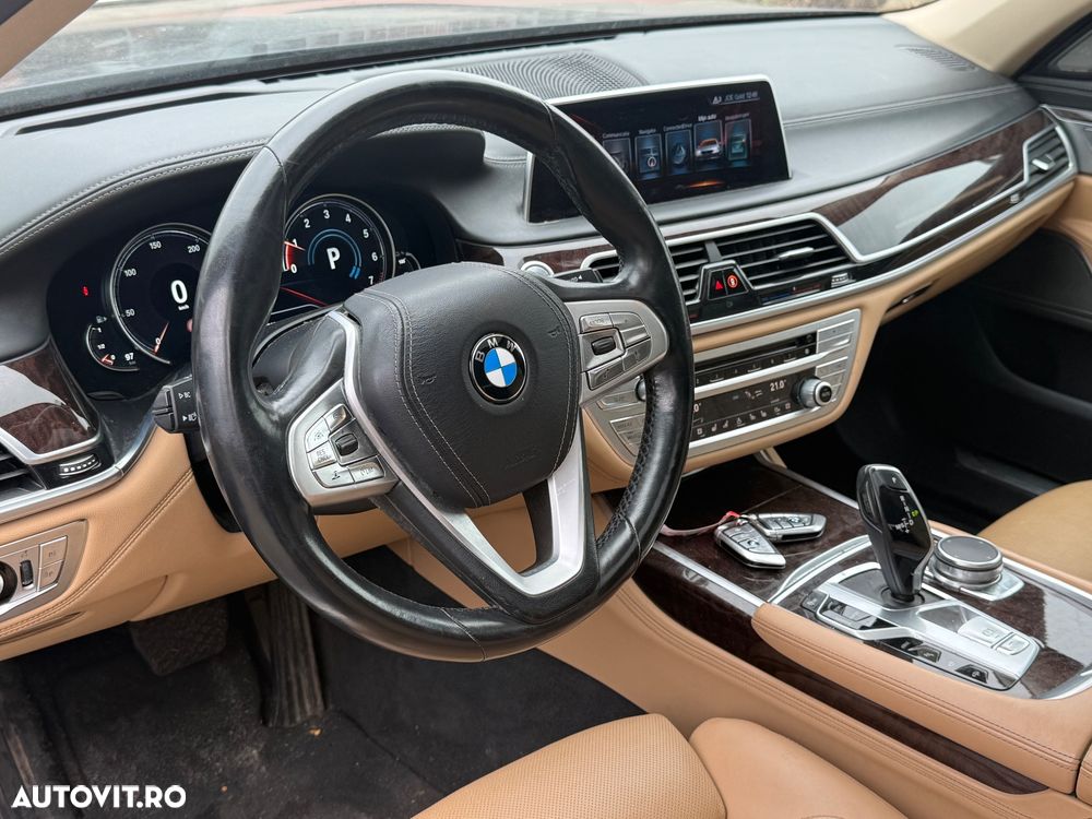 BMW Seria 7 740Le xDrive iPerformance - 13