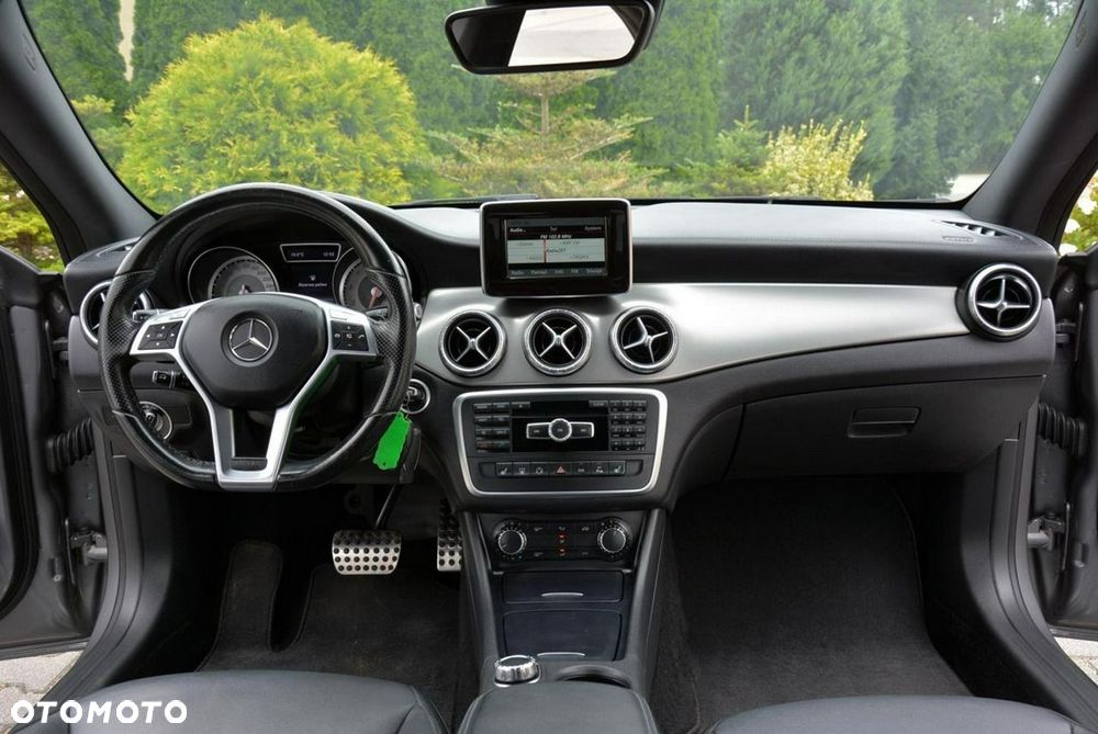 Mercedes-Benz CLA 200 7G-DCT AMG Line - 26