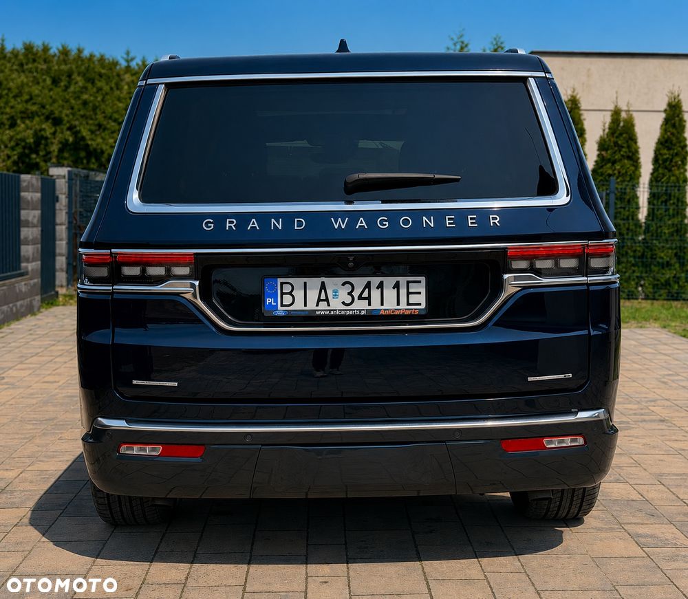 Jeep Grand Wagoneer - 12