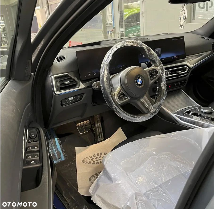 BMW Seria 3 330i xDrive - 11