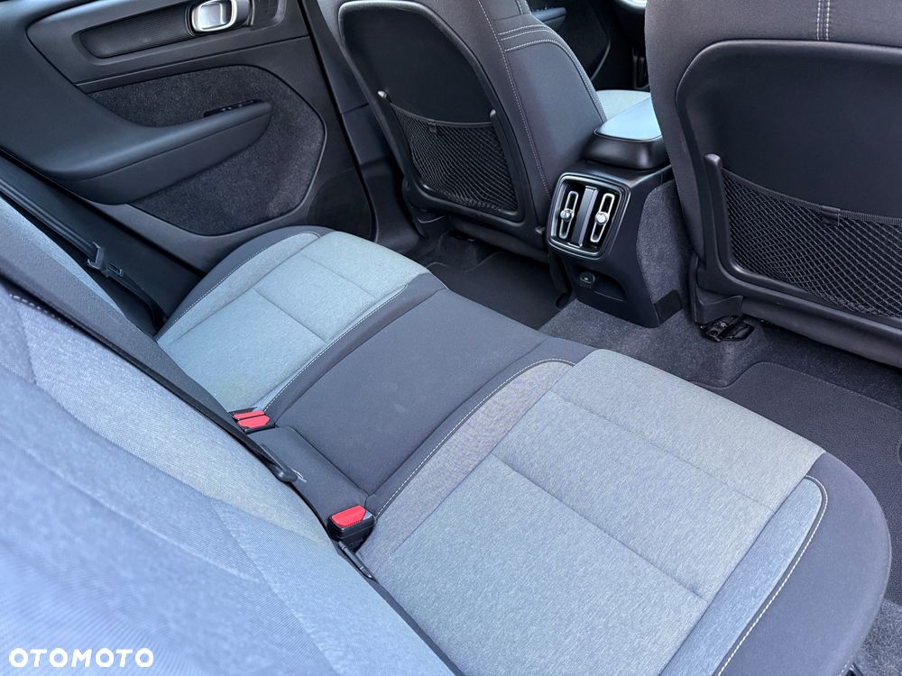 Volvo XC 40 B3 B DKG Plus Dark - 40