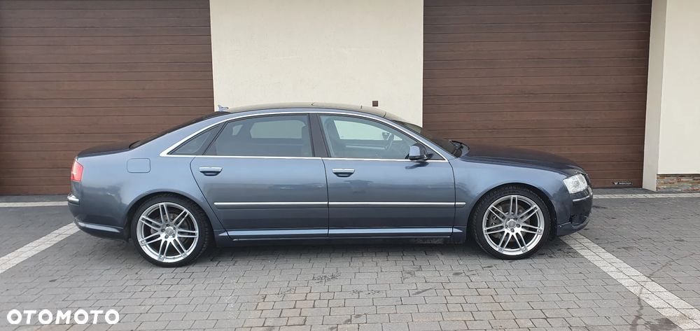 Audi A8 - 4