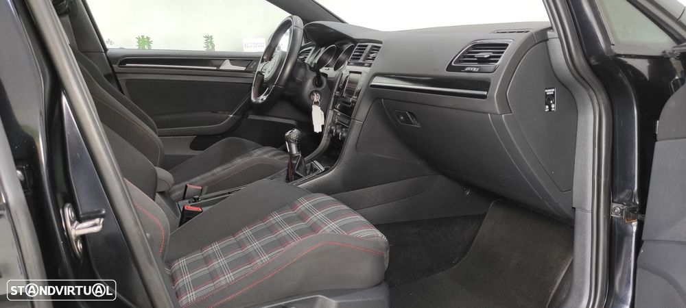 VW Golf - 22