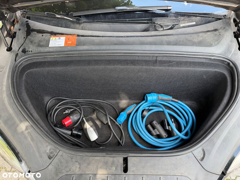 Tesla Model X - 32